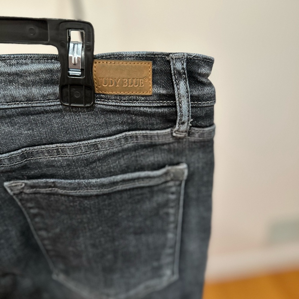 Judy Blue Jeans Womens 15/32 Jaycie Skinny Fit Raw Hem Grayish Black JB88165 - Picture 6 of 8